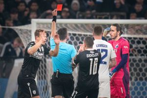 Et tidligt rødt kort efter en brøler og masser af fejl betød, at FC København torsdag tabte 1-2 til Paok.