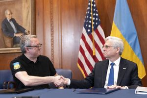 USA's justitsminister og Ukraines chefanklager er enige om at arbejde sammen om mulige retsforfølgelser. 