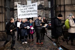 I alle fem regioner og i en fjerdedel af landets kommuner vil Frihedslisten være at finde på stemmesedlen. Initiativtageren er en af arrangørerne bag de larmende potte-pande-demonstrationer på Christiansborg Slotsplads.