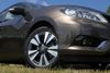 17” store er alufælgene på denne veludstyrede Nissan Pulsar. De billigere versioner får antagelig mindre fælge.