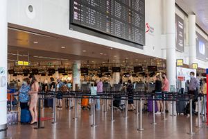 Bruxelles Lufthavn indtager en knap så flatterende førsteplads over andelen af forsinkede fly. Strejker og personalemangel har skabt kaotiske tilstande, som kulminerer med forøget rejselyst blandt europæerne.