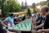 Hvem har ansvaret for det mål? De frivillige i Skanderborg Festivalklub går meget op i den interne bordfodboldturnering i Klubhuset. Foto: Kim Daugaard