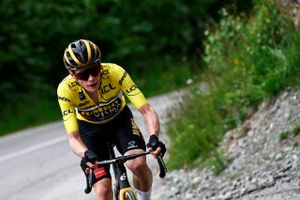 Efter et soloridt vandt Jonas Vingegaard næstsidste etape og udbyggede sin føring i Critérium du Dauphiné. 