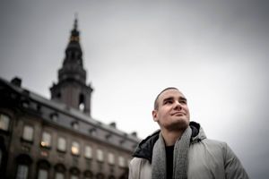 Omstridte forslag, der ifølge en ekspert ville gøre det »uhyre let« at tvangsadoptere børn, blev droppet i politisk aftale. Forening for anbragte uddeler ros.