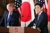 USA's præsident, DOnald Trump, og JApans premierminister, Shinzo Abe, står skulder ved skulder i Nordkorea-politikken.- Foto: AP