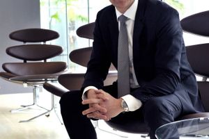 Grundfos-arving Niels Due Jensen har længe arbejdet for at få sin søn, Poul Due Jensen, tæt på den absolutte magt i Grundfos. Nu rykker sønnen uventet op som næstformand i ejerfonden.