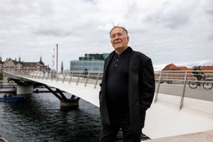 Den verdensberømte arkitekt har særligt kritiseret Aarhus Ø, og nu skal han inspirere til kvalificerede byrum i et af landets største projekter.