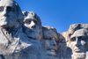 I Mount Rushmore er de første 150 år af USA's historie symboliseret ved klippeudhugninger af de fire første amerikanske præsidenter.