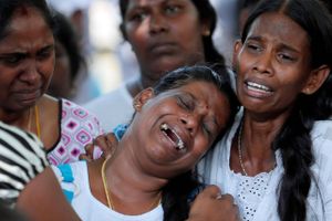 Sorg og forfærdelse præger beboerne i Colombo i Sri Lanka efter terrorangrebene. Foto: Reuters