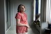 72-årige Esther Pedersen er mor til Karina Pedersen. Hun føler ikke, hun kan genkende sig selv i Karina Pedersens fortællinger om opvæksten. Foto: Kenneth Lysbjerg Koustrup