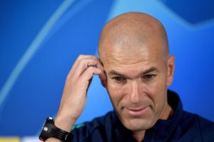 Real Madrids træner, Zinedine Zidane, er presset forud for Champions League-kampen mod Galatasaray tirsdag.