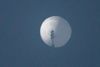 Her ses et billede af den mystiske luftballon hængende over Montana. Foto: Chase Doak/Reuters