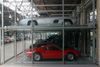 En Mågevinge-Mercedes og en Ferrari Dino – parkeret på den typiske Meilenwerk-måde. Og i baggrunden masser af fine, bevaringsværdige biler.