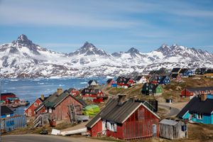 Selv om der bliver født færre børn i Grønland, oplever landet befolkningstilvækst. Især filippinere og thailændere slår sig ned.