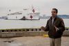 "Virusset er mere kraftfuldt og farligt, end vi forventede, siger New York-guvernør Andrew Cuomo, der her ses foran hospitalsskibet USNS Comfort i Manhattan. Foto: Carlo Allegri/Reuters