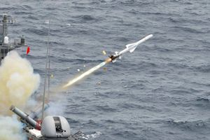 Harpoon-missiler, som Danmark sender til Ukraine, kan bruges til at skyde skibe med, forklarer forsker.