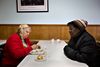 I USA er der ikke forskel på at være sort eller hvid på bunden af samfundet. Billedet stammer fra et suppekøkken i Youngstown, Ohio, USA’s fattigste by. Foto: Jacob Ehrbahn)
