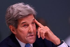 USA er verdens største producent af fossile brændsler, og det skal høre op, siger John Kerry på FN-klimamøde. 