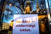 Indkøbscentre og udvalgsvarebutikker som byggemarkeder skal holde lukket uanset størrelse. Supermarkeder og apoteker er undtaget. Også serviceerhverv som frisører og massører skal holde lukket. Foto: Emil Helms/Ritzau Scanpix