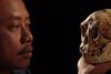 Thomas Sutikna fra Indonesiens Center for Arkæologi i Jakarta præsenterede resterne af en menneskeart i oktober 2004. Nu er det bevist, at der var tale om en ny menneskeart. Foto: APNational Geographic, Ira Block