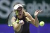 Caroline Wozniacki måtte strenge sig an i kampen mod Karolina Pliskova i Singapore. Og hun gav sig selv en røffel: »Ved 6-6 var jeg parat til slå mig selv ihjel. Det var bare ikke sjovt.« Foto: Yong Teck Lim/AP