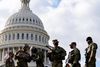 Skarpt bevæbnede medlemmer af Nationalgarden ved Capitol Hill i Washington. FBI frygter brodne kar blandt de 25.000 kampklare soldater. Foto: Erin Scott/Reuters