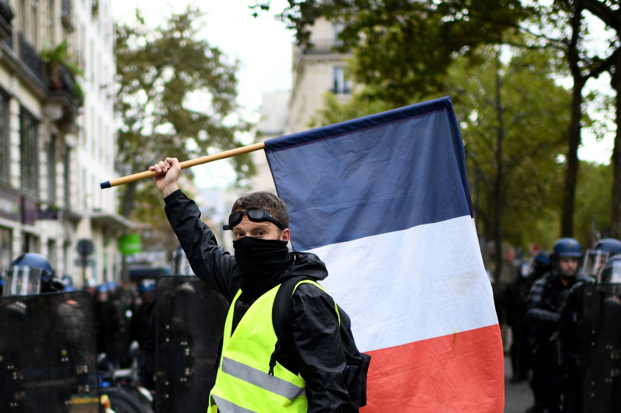 lige spild væk Forstyrret Titusinder på gaden i Paris i protest mod prisstigninger