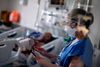 At blive ramt af coronavirus kan også være hårdt rent mentalt ifølge et nyt kvalitativt studie. Arkivfoto: Douglas Magno/AFP