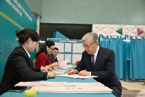 Nyt system skal give indtryk af fair valg i Kasakhstan, siger eksperter. Målinger giver sejr til regeringen.
