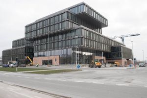 Aarhus Kommune kan spare millioner, hvis de kommunale kontorarbejdspladser indrettes efter medarbejdernes nye arbejdsvaner. En ny analyse skal bane vejen. 