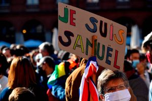 Drab på fransk skolelærer rykker ind på danske lærerværelser, hvor gymnasielærere vil sikre, at der ikke udøves censur. Skolelederne vil ikke provokere. 