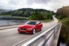 Nu skal menigheden til de sydtyske premiummærker for alvor have et britisk alternativ at tygge på, næste gang de vælger bil, og Jaguar XE disker op med en helt ny platform lavet i aluminium, en ny motorgeneration fremstillet på en spritny motorfabrik og det hele pakket ind i klassiske, men moderne linjer.