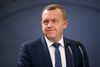 Statsminister Lars Løkke Rasmussen håber, at overfaldsmanden hurtigt bliver fanget.