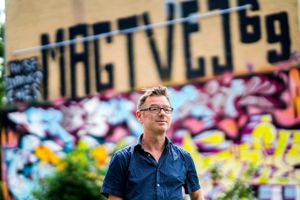 Historiker René Karpantschof er aktuel med en bog om danskernes voldsparathed. Det er et emne, han som tidligere bz’er har personlig erfaring med. I dette interview reflekterer han over sine venstreradikale voldsudgydelser samt en verbal slagudveksling i medierne, som fik katastrofale følger. 