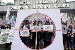 Op mod 30.000 civile kan være dræbt på knap tre år som led i præsident Dutertes krig mod narko, siger ICC.