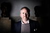 »Hvis folk sidder på ministerposter kun for at administrere, og ikke for at føre politik, har de ikke fortjent at være der. Det kan man ligeså godt få statueret som et eksempel,« siger Anders Samuelsen (LA), der har sat julen 2016 op som ny deadline op for Venstreregeringen. Foto: Thomas Emil Sørensen