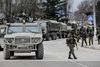 Militære styrker i udkanten af Sevastopol. Præsident Putin fik i går det russiske overhus’ tilladelse til at indsætte militæret i Ukraine. Foto: Andrew Lubimov/AP