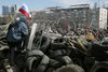 Donetsk mandag. Situationen er spændt, efter at prorussiske demonstranter har indtaget forskellige administrationsbygninger. Foto: Alexander Ermochenko/AP