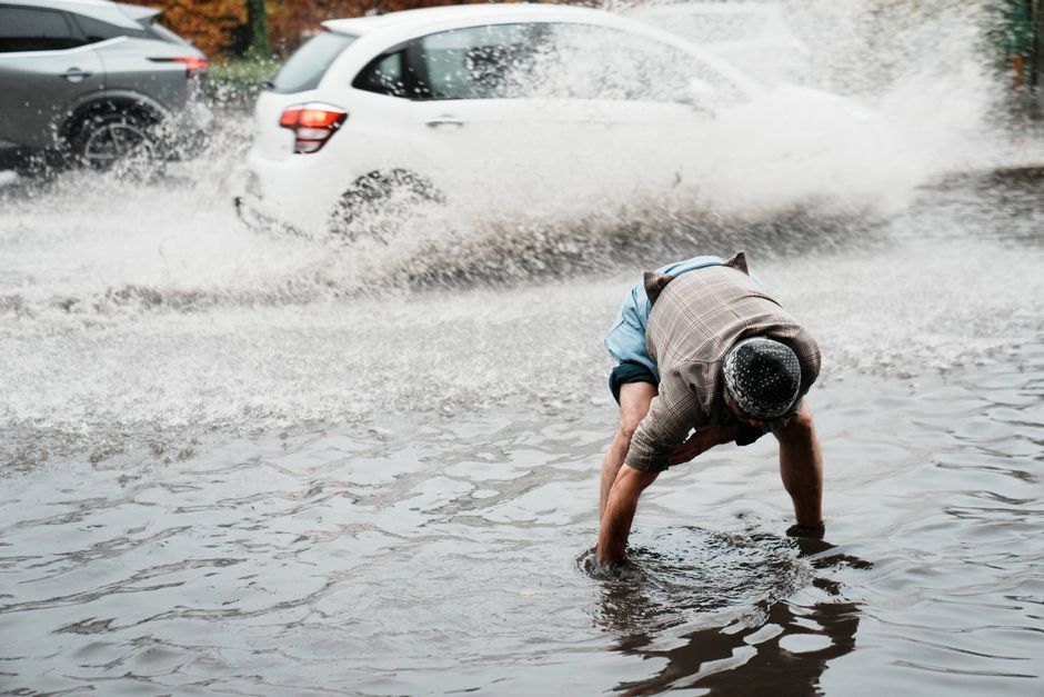 Rekordstore mængder regn har ramt store dele af Danmark og resulteret i oversvømmelser flere steder. Nu får danskerne en regnpause, men kun for en kort stund.