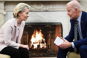 Efter mødet mellem EU-Kommissionens formand, Ursula von der Leyen, og USA’s præsident, Joe Biden, åbner USA for at blødgøre en udskældt lovpakke. 