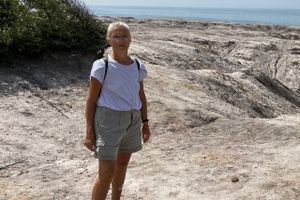 Tidligere minister og overborgmester Ritt Bjerregaard er 81 år og kræftsyg, men det forhindrer hende ikke i at vandre land og rige rundt i godt selskab. Og hun holder skarpt regnskab med de 10.000 daglige skridt.