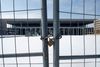 Næsten to et halvt år efter sin forventede åbning er Berlin-Brandenburg-lufthavnen fortsat ikke taget i brug.