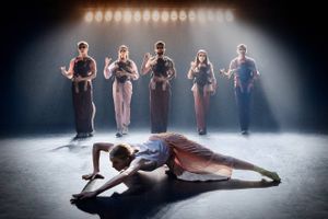 Tre år efter ”Bonnie & Clyde” skaber Betty Nansen Teatret igen en velkoreograferet, veldanset og tilgængelig dansefortælling i ”I Am Gold”.
