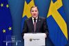 - Otte personer er den nye norm. Det gælder selv jul og nytår, siger Löfven. Foto: Tt News Agency/Reuters