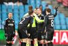Randers-spillerne stimler sammen om dommeren efter Jonas Bagers røde kort. Foto: Henning Bagger/Scanpix