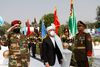 Adskillige raketter slog tirsdag ned nær diplomatkvarteret i den afghanske hovedstad, Kabul, hvor landet fejrer 101-årsdagen for dets uafhængighed. Raketterne blev affyret kort efter præsident Ashraf Ghani havde lagt en krans ved Uafhængighedsminaretten ved forsvarsministeriet. Der var ikke umiddelbart rapporter om dræbte og sårede. Foto: Mohammad Ismail/Reuter
