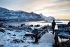 I dag går grønlænderne til valg. Der skal rettes op på den skrantende økonomi, der skal gang i minedriften, og fiskeri-industrien skal forbedres. Her, i havnen i Nuuk, mærker man tydeligt nedgangen i fiskeriet. Foto: Sofia Busk