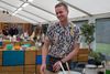 Mange seere af Den store bagedyst blev onsdag aften fortørnede over, at den homoseksuelle Gunnar Weis skulle forlade programmet på grund af hans "misforståede" mandekage. Foto: Carsten Mol/DR