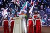 Ramzan Kadyrov - her fotograferet i forbindelse med en seance før OL i Sotji - tilbyder "asyl" til den danske giraf Marius, som måske må lade livet i Jyllands Park Zoo.