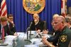 Floridas guvernør, Rick Scott (R), ønsker at forbyde salg af våben til personer under 21 år. Foto: AP/Scott Keeler
